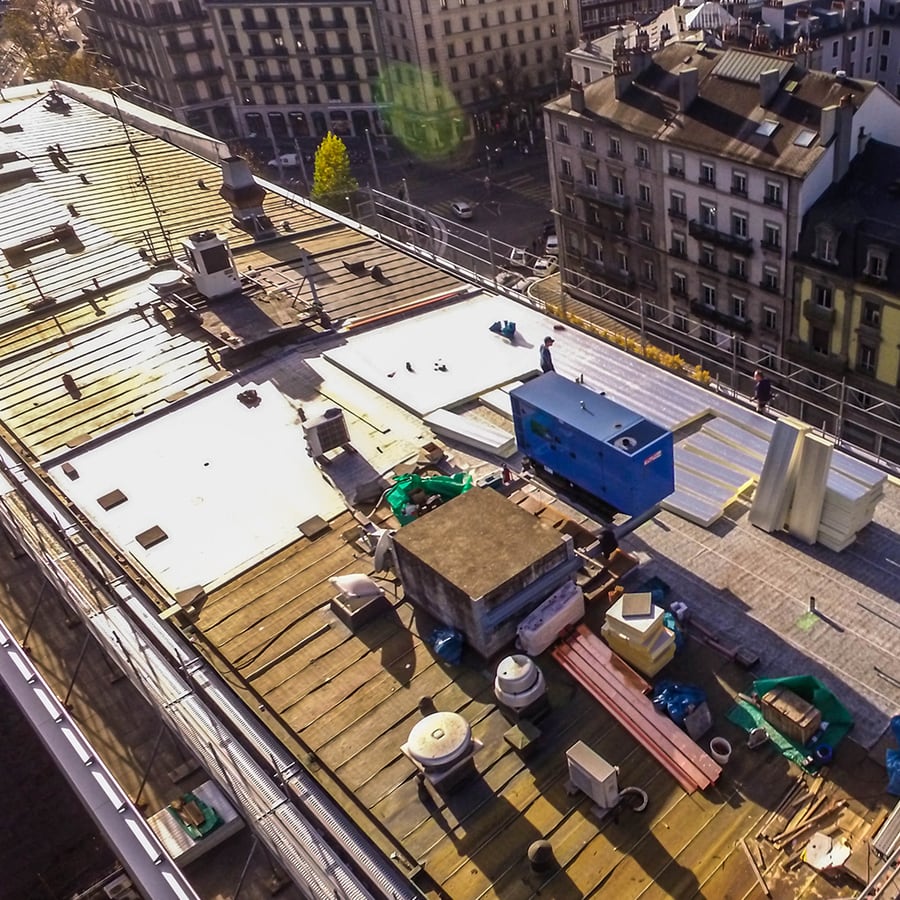 Chantier d’entretien d’une toiture à Genève